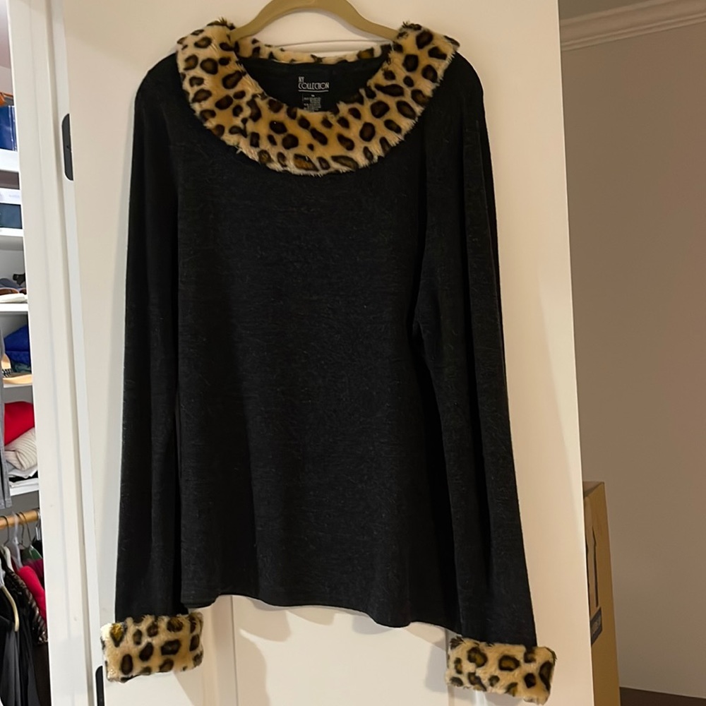 sweater with leopard scoop neck and  leopard cuffs which can be taken off.